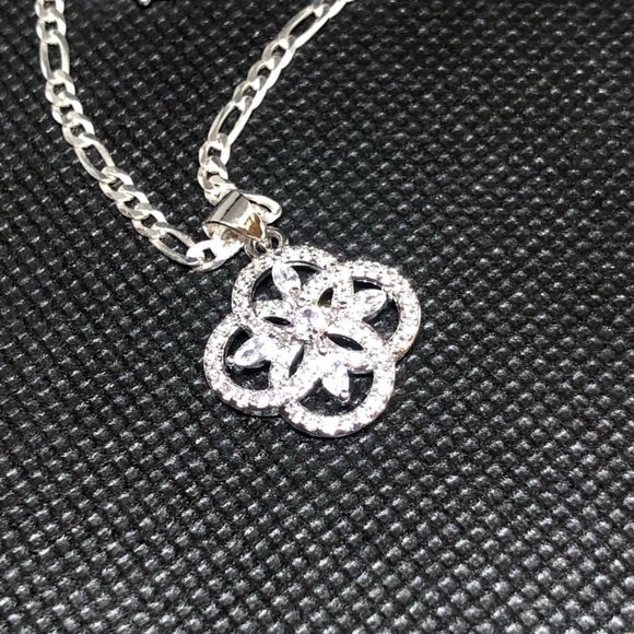 925 Elegant Silver Pendant Necklace - Picture 2 of 5